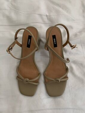 ONLY Taupe Sage Green Knotted Strap Block Heel Sandals